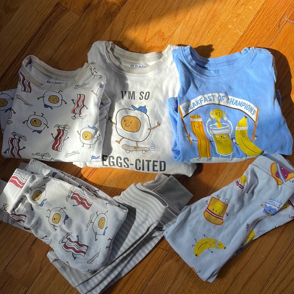 3 - 3T pairs of pajamas. Breakfast designs 🍳🍌🥯🥞🧇